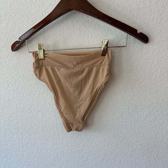 NWT SKIMS fits everybody cheeky brief in clay - Picture 5 of 5